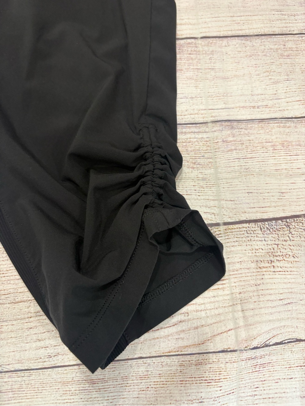 LULULEMON Beyond the Studio Crop Size 6 - Picture 4 of 7